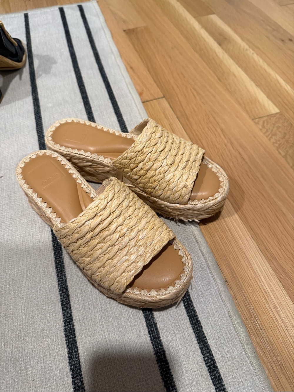 Dolce vita - Woven Slide Sandals in Natural Straw - Women's